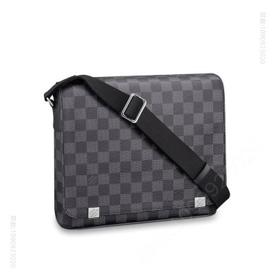 LV男包 LV District 小号手袋 Damier Graphite帆布黑格男包 高仿路易威登男包
