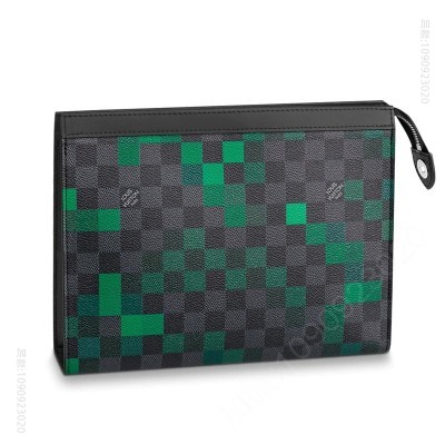老花LV男包 LV POCHETTE VOYAGE 中号手袋 像素格纹帆布手包 LV手拿包 绿色 原单路易威登男包 高仿LV