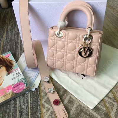迪奥女包 M413 Dior LADY DIOR小羊皮手提包 新款徽章戴妃包 浅粉 高仿迪奥女包 原单迪奥女包
