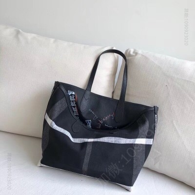 巴宝莉女包 Burberry巴宝莉 手提包 涂鸦印花 Canvas 格纹 双面购物袋 黑白色 高仿巴宝莉女包 原单巴宝莉