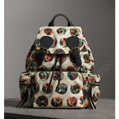 巴宝莉女包 巴宝莉 The Rucksack 中号 功能性尼龙女包背包 自然白 巴宝莉女包 原单巴宝莉
