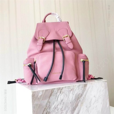 巴宝莉女包 巴宝莉 The Rucksack 功能性 全皮 军旅背包 粉色 高仿巴宝莉女包 原单巴宝莉