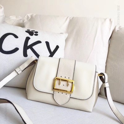 巴宝莉 Burberry巴宝莉 女士Buckle 翻盖舌头 单肩包 斜跨小方包 白色 高仿巴宝莉女包 原单巴宝莉女包