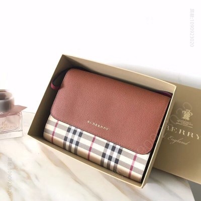 巴宝莉 BurBerry巴宝莉 经典翻盖 战马格纹 信封包 单肩斜挎包 棕色 高仿巴宝莉女包 原单巴宝莉女包