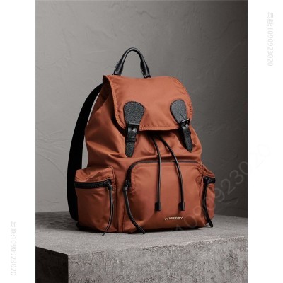 巴宝莉男包 The Rucksack 大号 功能性 尼龙拼皮革 巴宝莉背包 红杉色 原单巴宝莉 高仿巴宝莉男包