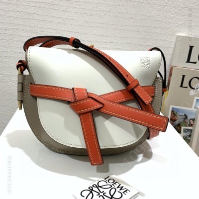 罗意威女包 Loewe罗意威 Gate 小包 进口头层牛皮马鞍包 米白色 原单罗意威女包