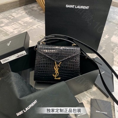 圣罗兰女包 YSL圣罗兰 CASSANDRA迷你鳄鱼纹压印亮面皮革手提包 黑...