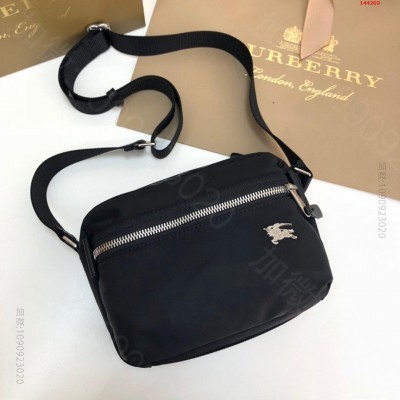 144269_Burberry高仿巴宝莉男包巴宝莉轻盈飞行员尼龙斜背包搭配皮革装饰巴宝莉男包图片