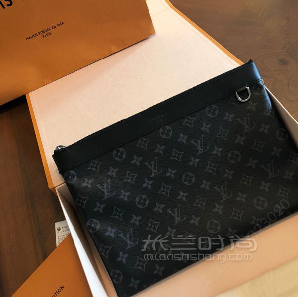 LV手包分享 购入于沈阳万象城 真的不知道男生除了手包之外还拿什么包好看了-男生适合拿lv还是gucci_高仿包包