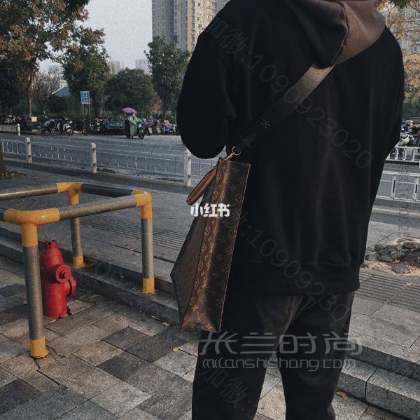 实用男包分享lv琴谱包 入手的是Lv老花琴谱包Vintage找人日本中古店代购的_高仿包包