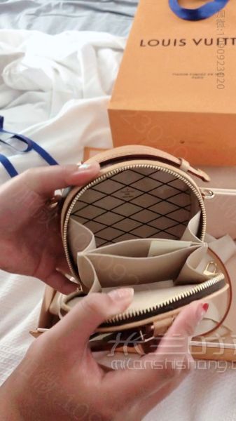 lv新款小小圆饼开箱 mini boite chapeau-lv m40780有货吗_高仿包包