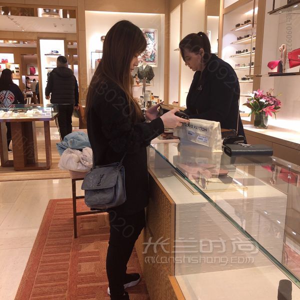 LV包包lv软盒子lv圆饼lv twist链条woc-奢饰品钱包lv女_高仿包包