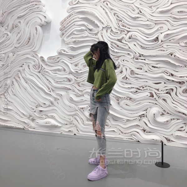 盐系穿搭  2021-04-05 做你的酷女孩超显瘦_高仿包包