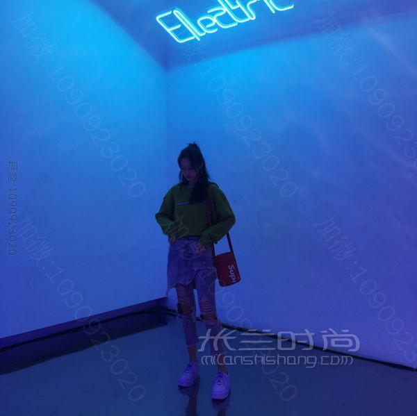 盐系穿搭  2021-04-05 做你的酷女孩超显瘦_高仿包包