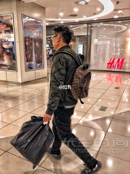 日本免税店抢购lv双肩包 老花 中号 耐看 怀孕后马上托闺蜜日本旅游8月带回_高仿包包