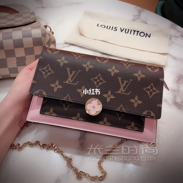 LV的19年Flore链条包比三合一大一点点 过年时在被种草-lv真皮钱包_高仿包包