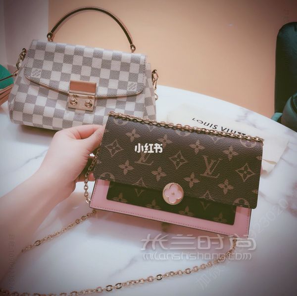 LV的19年Flore链条包比三合一大一点点 过年时在被种草-lv真皮钱包_高仿包包
