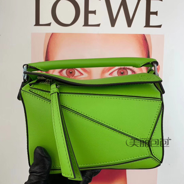 今年夏天最火的mini bag 会是loewe puzzle吗？
