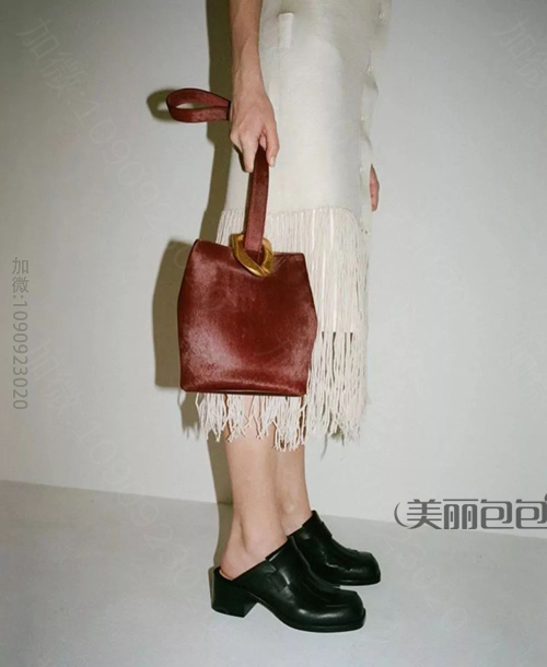 盘点lv bv loewe 巴宝莉 爱马仕今年秋冬新款，最有爆款潜质的10款包包