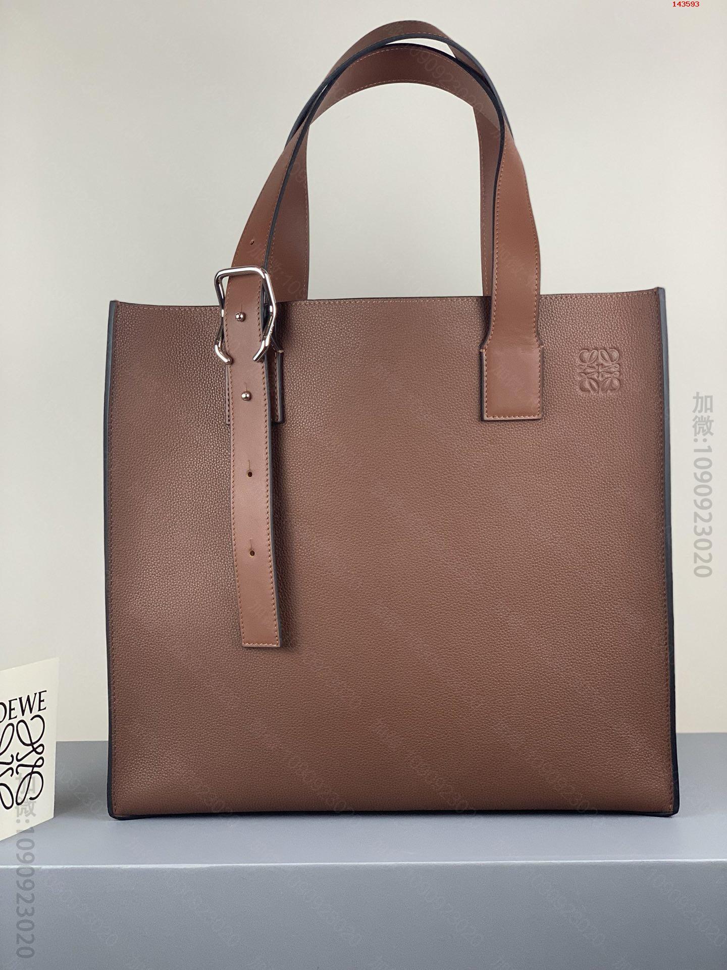高仿罗意威男包,罗意威男包,高仿罗意威,LOEWE