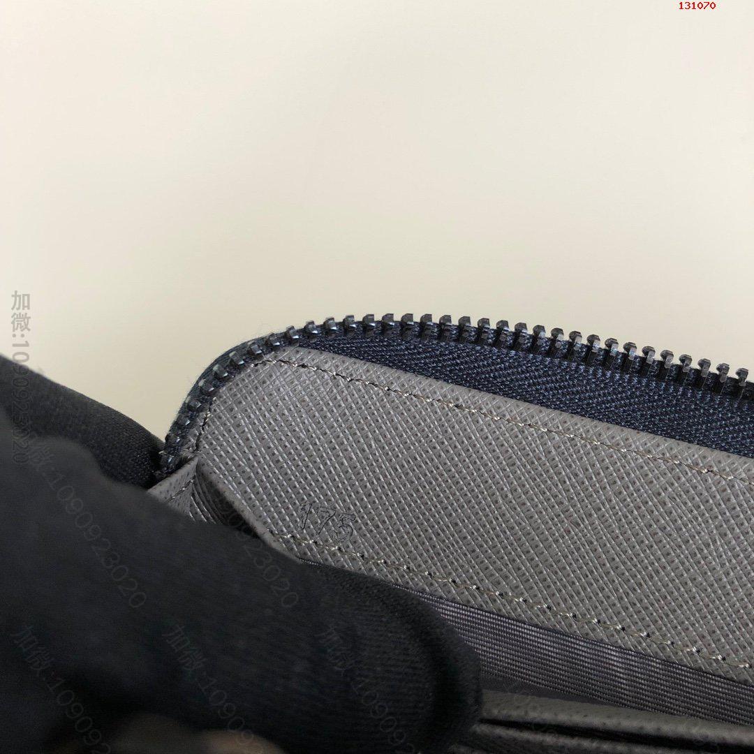 原单经典款普拉达钱包_一比一高仿普拉达女士钱包_精仿普拉达手抓包_原版普拉达钱夹_A货普拉达钱包