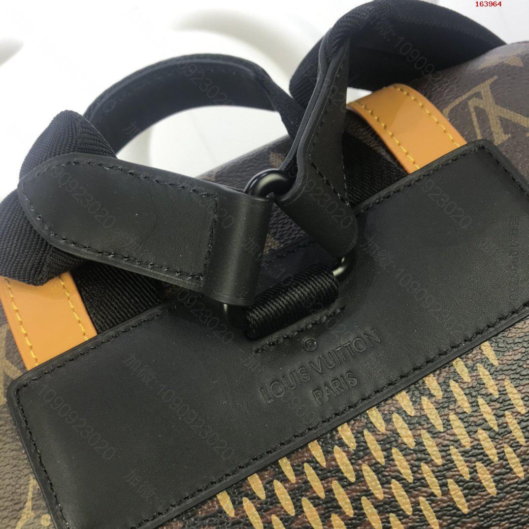 高仿LV双肩包,LV双肩包