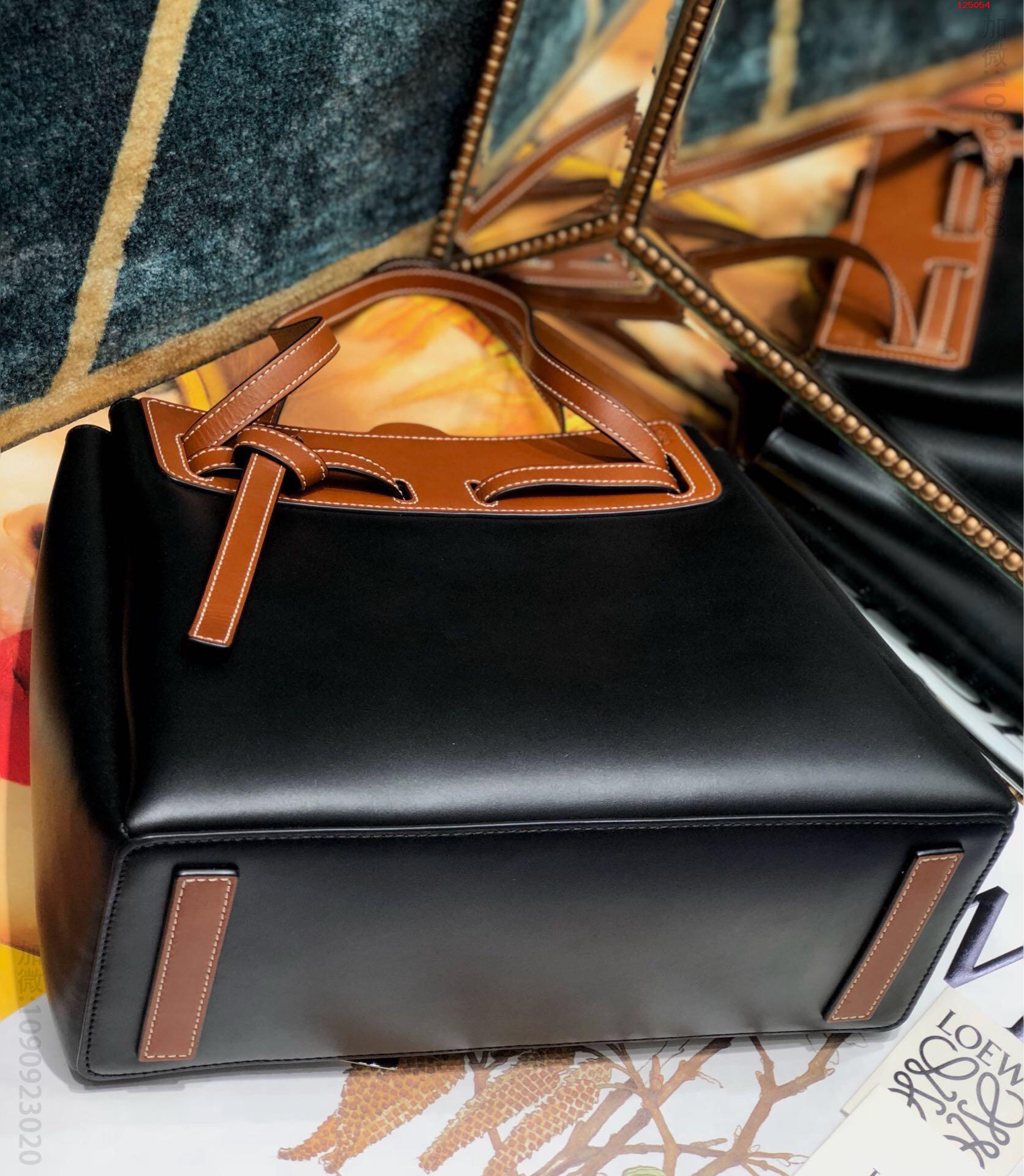 LOEWE 罗意威专柜新品Lazosh 高仿罗意威包包价格怎么样 精仿罗意威女包 原版罗意威女包 A货罗意威女包 原单罗意威包包 261906