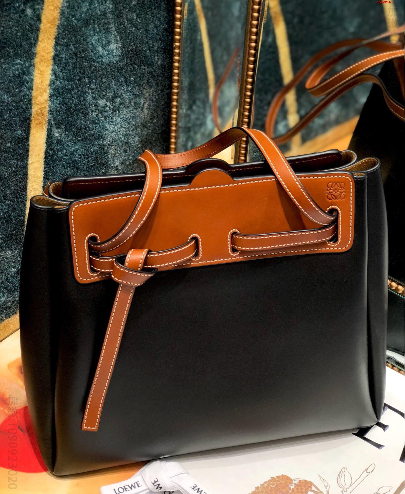 LOEWE 罗意威专柜新品Lazosh 高仿罗意威包包价格怎么样 精仿罗意威女包 原版罗意威女包 A货罗意威女包 原单罗意威包包 261906