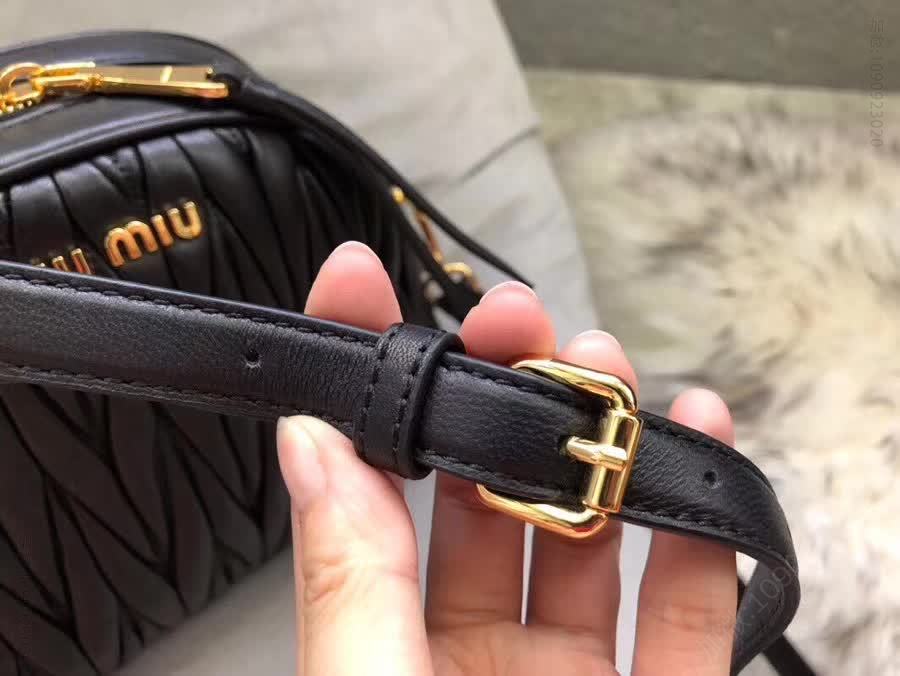 MIUMIU 谬谬专柜新款小号羊皮月牙包 高仿缪缪包包 5BH092