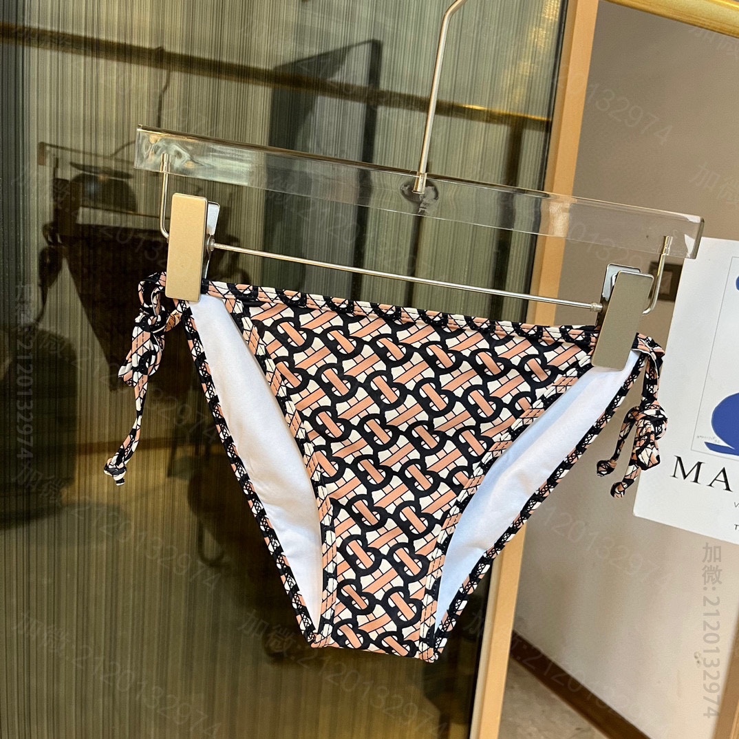 巴宝莉比基尼泳衣