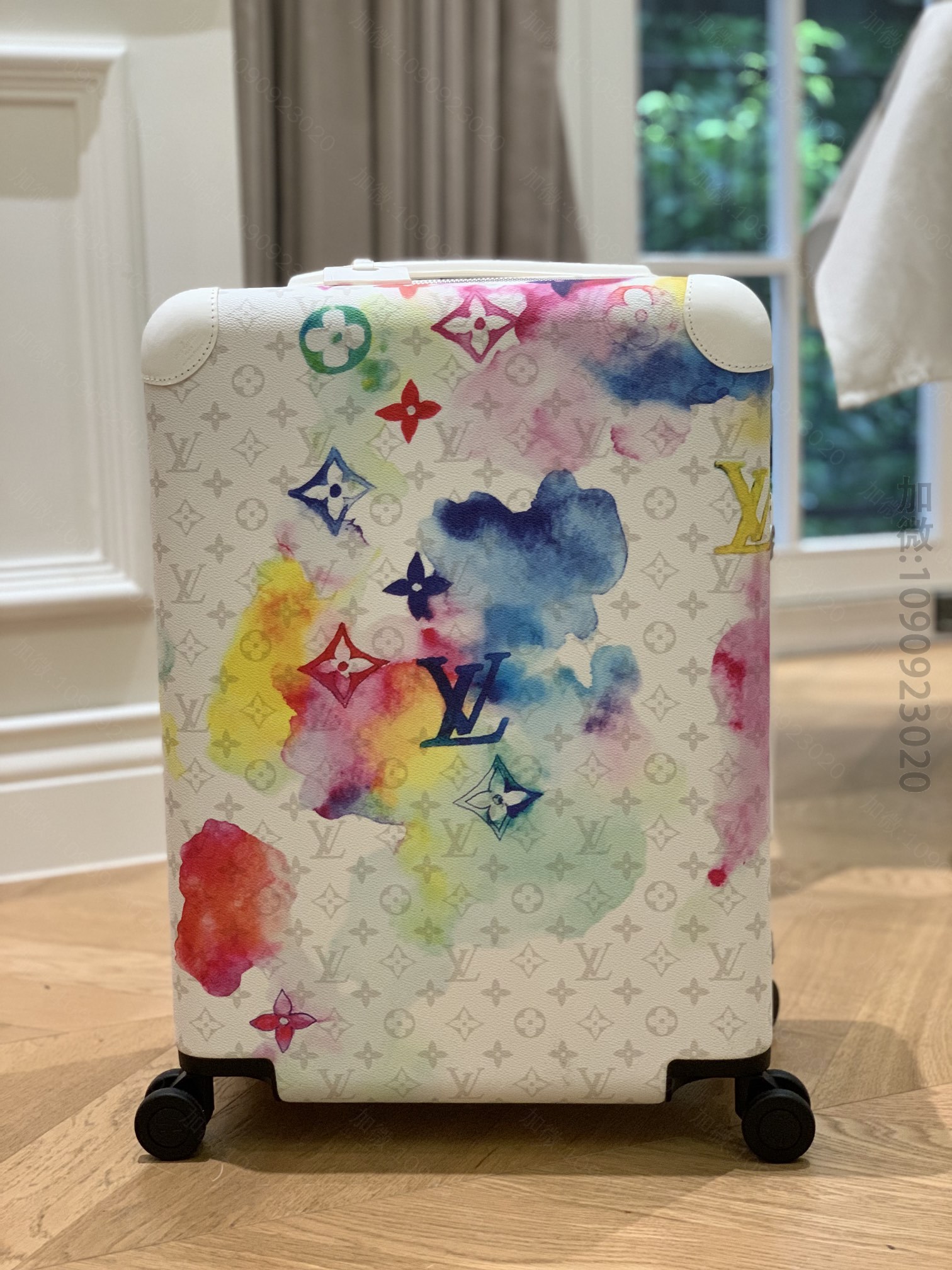 高仿LV行李箱
