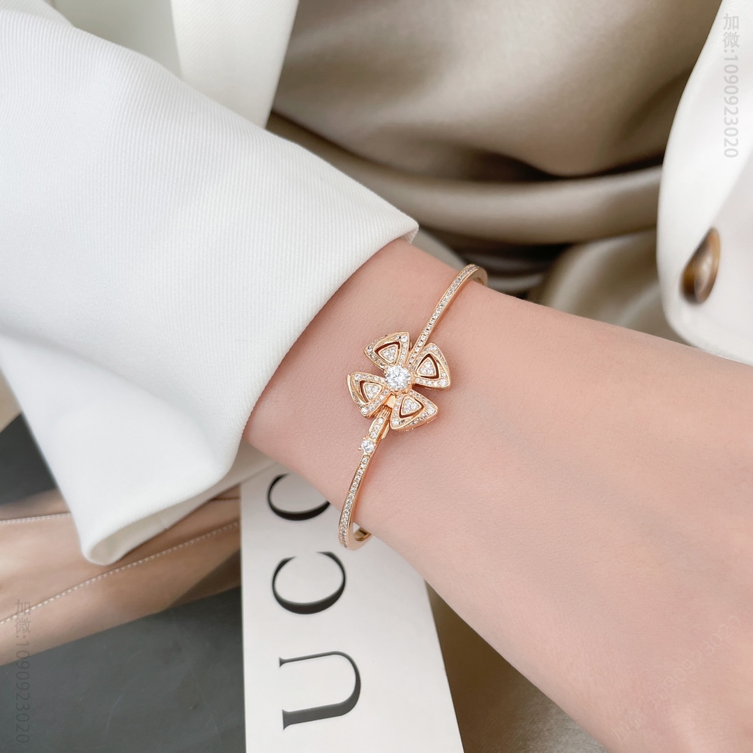 高仿宝格丽饰品 BVLGARI 宝格丽Fiorever咏绽系列花朵作手镯 