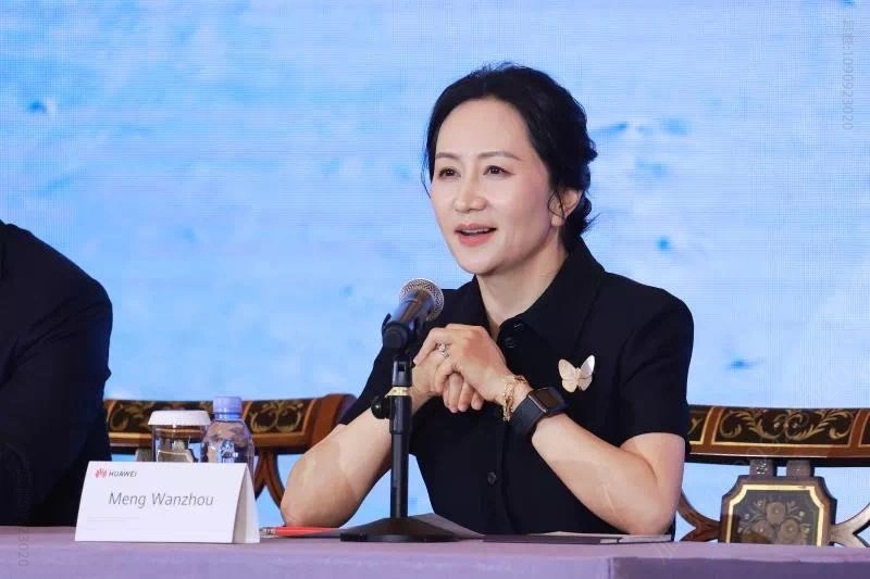 高仿梵克雅宝饰品 孟晚舟女士同款蝴蝶胸针 VanCleef&Arpels 梵克雅宝白贝蝴蝶胸针 