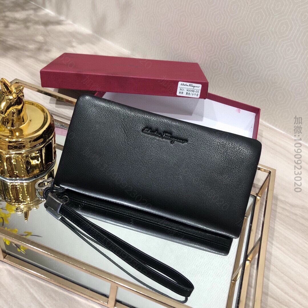 高仿葆蝶家钱包