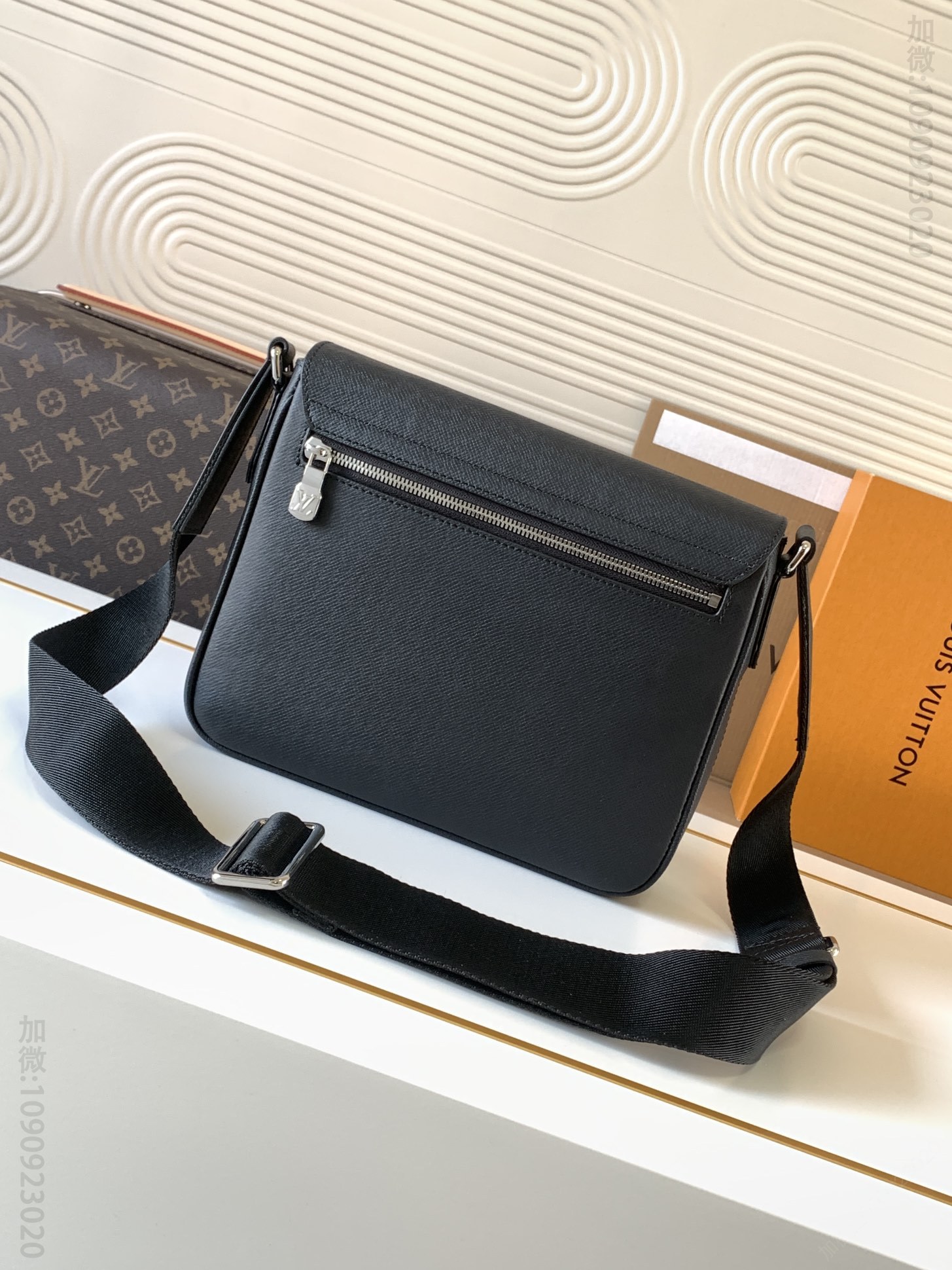 LV Men's Bag [Dynamic Chip Top Grade Half Steel] M30850 Black Cross Pattern Top Grade Original Single District Small Postman Bag M30850
