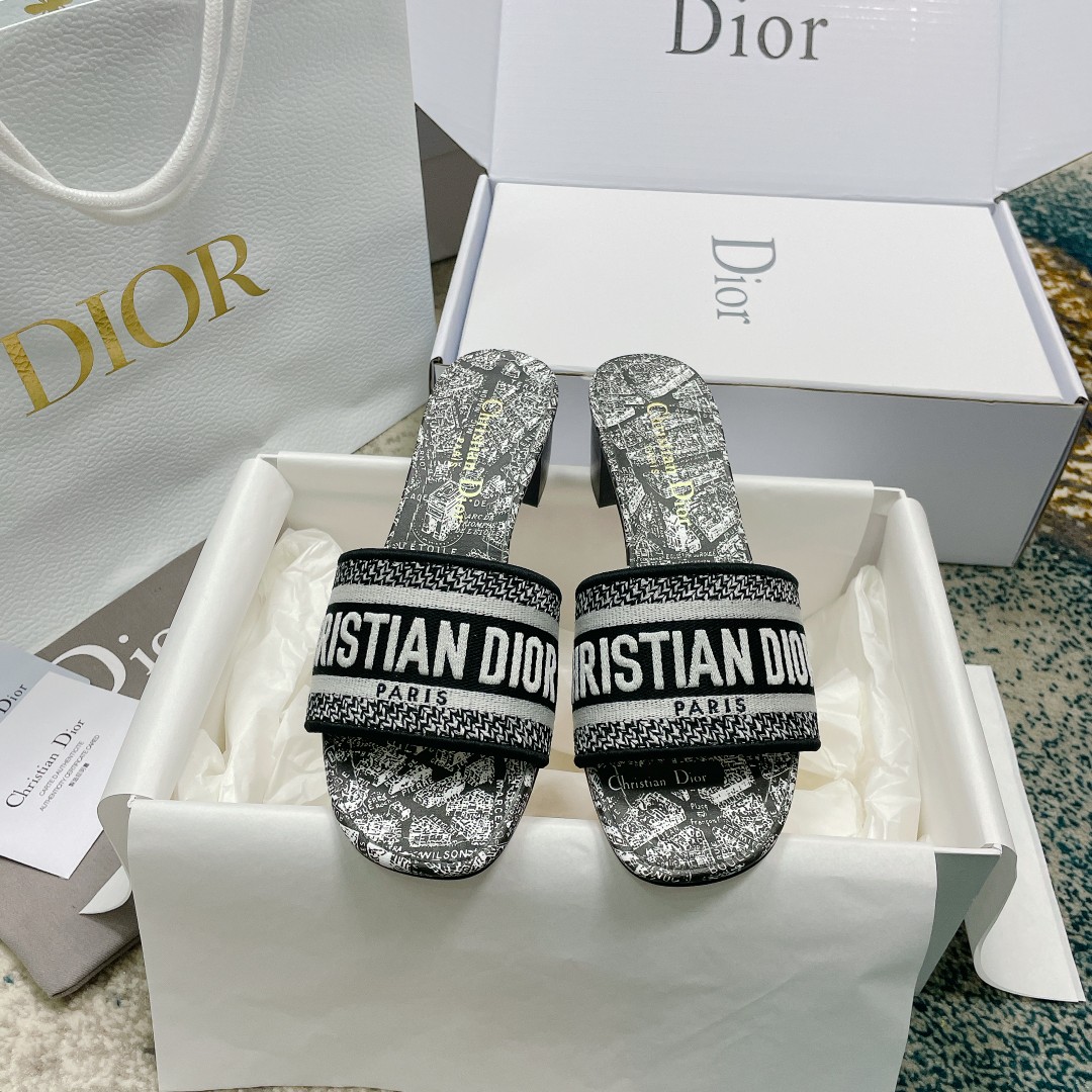 高仿迪奥女鞋 Dior 迪奥专柜同步系列最新爆款提花刺绣凉拖鞋 